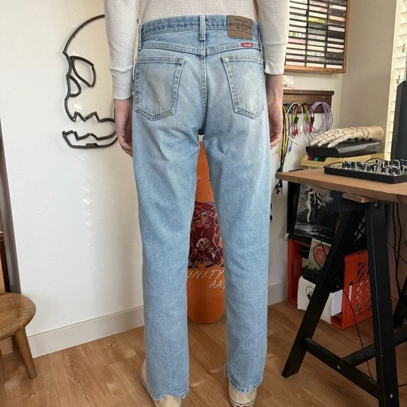 Vintage 2000s Wrangler Light Wash Faded Denim Jeans ~ Size 30 X 32 - Picture 4 of 11